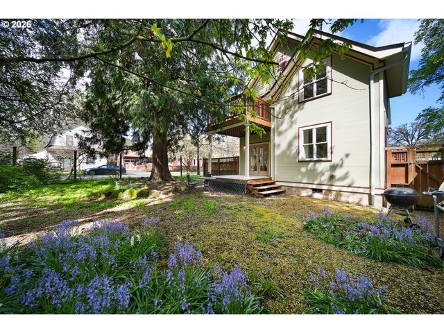 2304 17TH Ave, Forest Grove, OR 97116