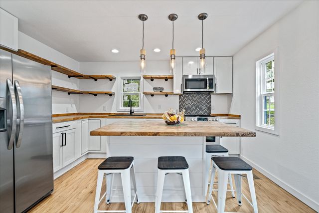 37 River Ln, Crossville, TN 38555