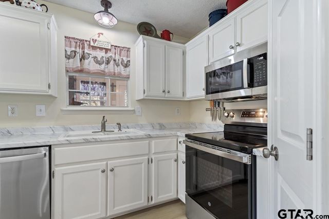 435 Wildwood Trl, Holly Lake Ranch, TX 75765