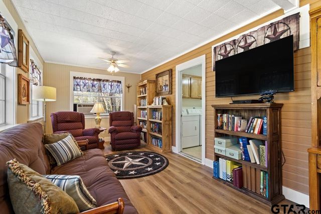 435 Wildwood Trl, Holly Lake Ranch, TX 75765