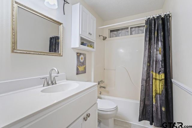 435 Wildwood Trl, Holly Lake Ranch, TX 75765