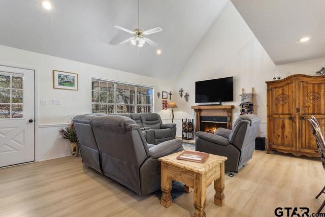 435 Wildwood Trl, Holly Lake Ranch, TX 75765