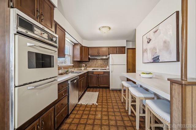 906 Carol Avenue, Elgin, IL 60123