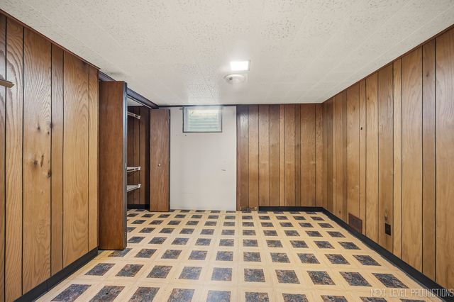 906 Carol Avenue, Elgin, IL 60123