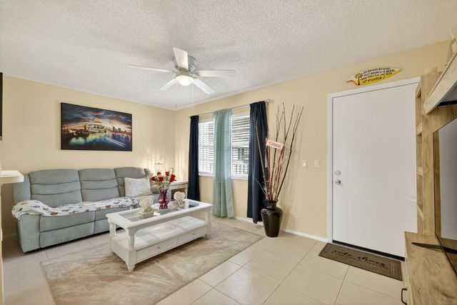 23 Lake Vista Trail 204, Port St Lucie, FL 34952