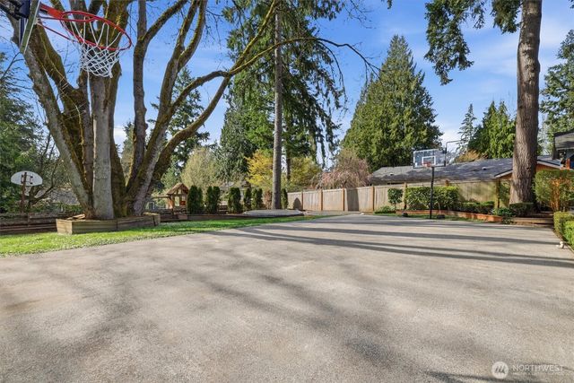 9539 172nd Avenue NE, Redmond, WA 98052