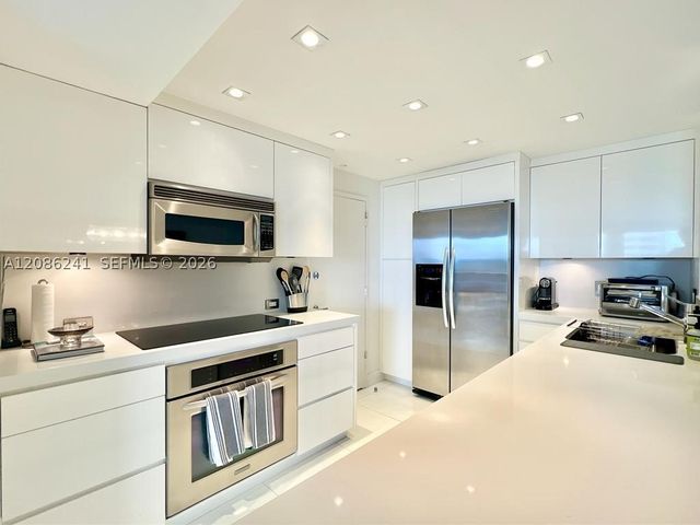 177 Ocean Lane Dr 405, Key Biscayne, FL 33149