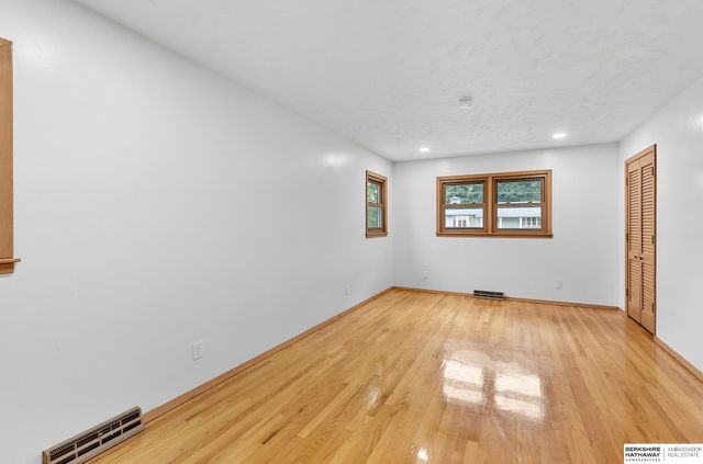 1101 Potter Road, Bellevue, NE 68005