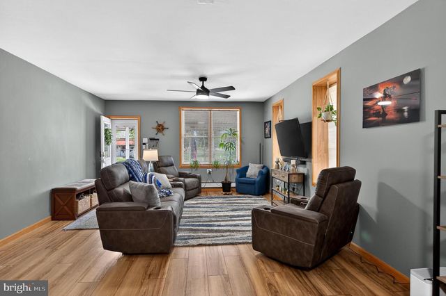 210 MARKET ST, Marcus Hook, PA 19061