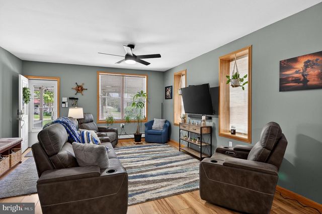 210 MARKET ST, Marcus Hook, PA 19061