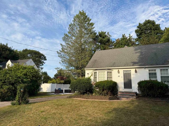 10 Ruth Lane, Hampton, NH 03842