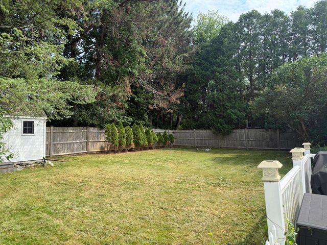 10 Ruth Lane, Hampton, NH 03842