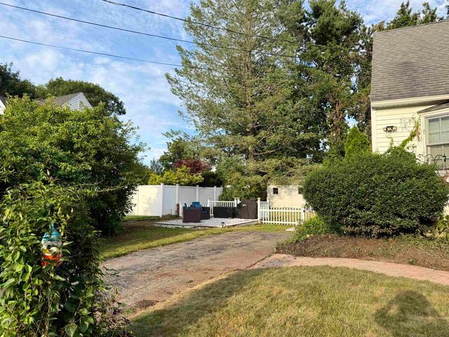 10 Ruth Lane, Hampton, NH 03842