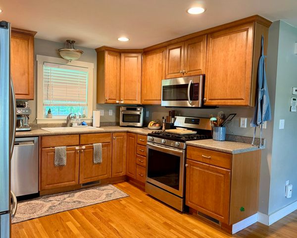 10 Ruth Lane, Hampton, NH 03842