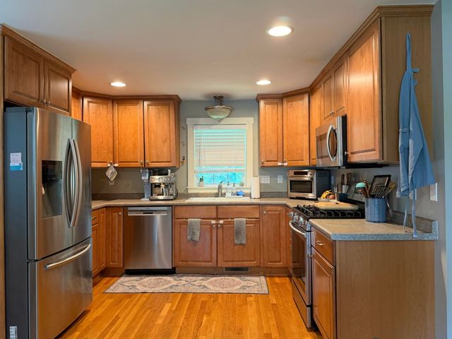 10 Ruth Lane, Hampton, NH 03842