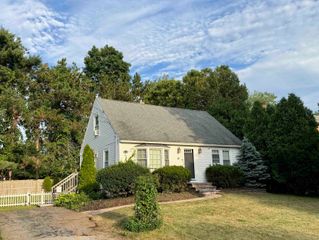 10 Ruth Lane, Hampton, NH 03842