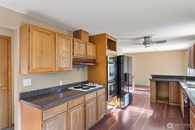 23829 SE 208th St, Maple Valley, WA 98038