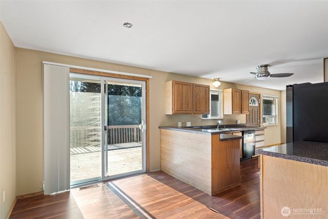 23829 SE 208th St, Maple Valley, WA 98038