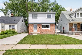 20471 Hollywood Street, Harper Woods, MI 48225