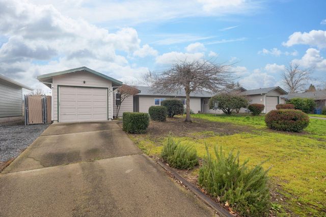 1460 SW Kokanee Lane, Grants Pass, OR 97527