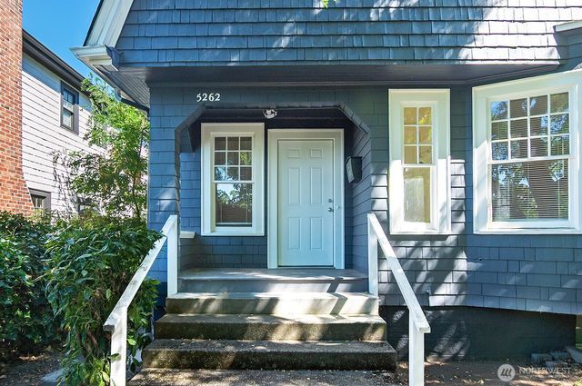 5262 15th Avenue NE, Seattle, WA 98105