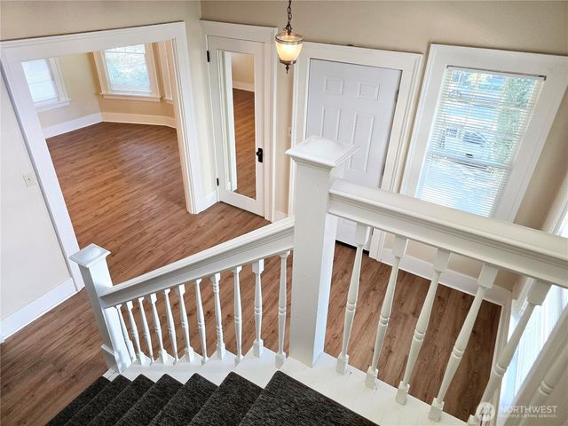 5262 15th Avenue NE, Seattle, WA 98105