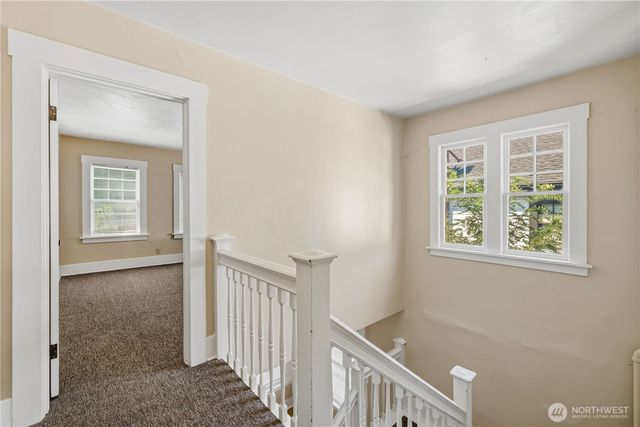 5262 15th Avenue NE, Seattle, WA 98105