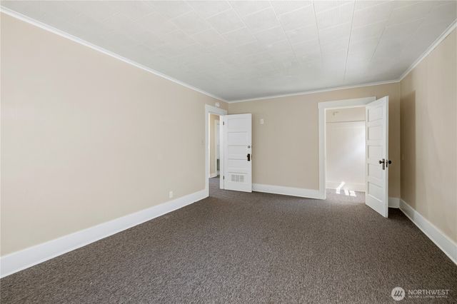 5262 15th Avenue NE, Seattle, WA 98105