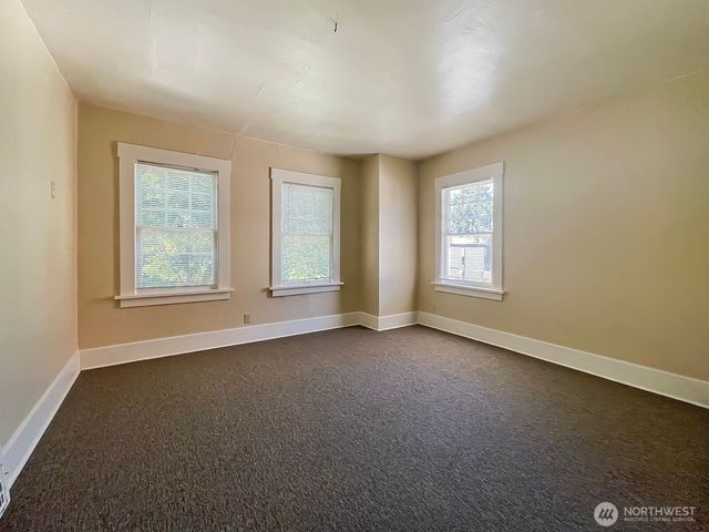 5262 15th Avenue NE, Seattle, WA 98105