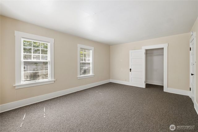 5262 15th Avenue NE, Seattle, WA 98105