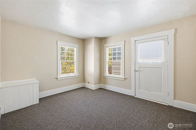 5262 15th Avenue NE, Seattle, WA 98105