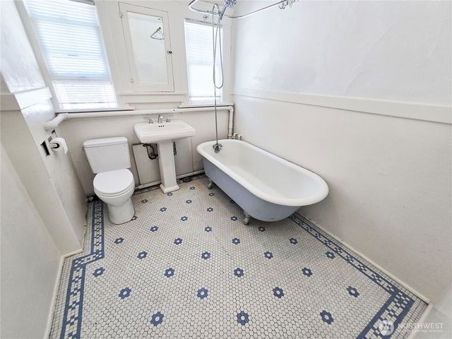 5262 15th Avenue NE, Seattle, WA 98105