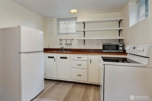5262 15th Avenue NE, Seattle, WA 98105