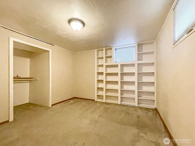 5262 15th Avenue NE, Seattle, WA 98105