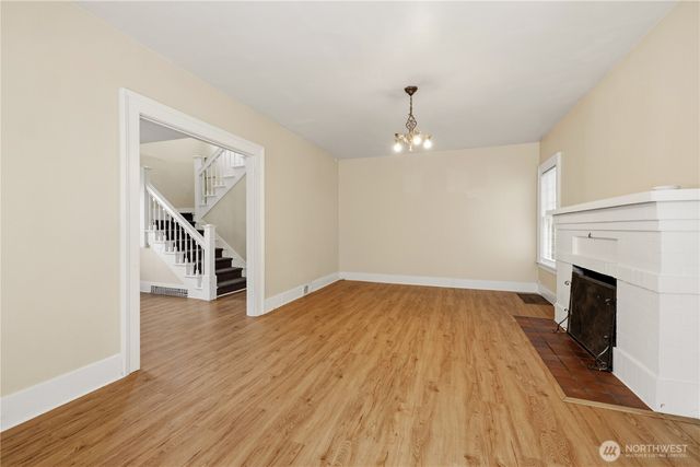 5262 15th Avenue NE, Seattle, WA 98105