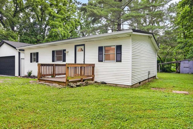 6352 W Woodland Road, Ellettsville, IN 47429