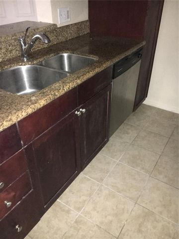 5148 CONROY ROAD 1216, Orlando, FL 32811