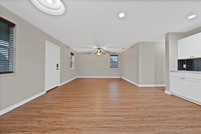 824 E Prairie View Road, Crowley, TX 76036