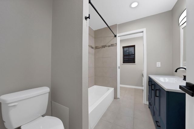 824 E Prairie View Road, Crowley, TX 76036