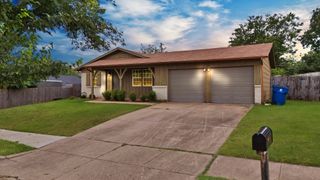 824 E Prairie View Road, Crowley, TX 76036