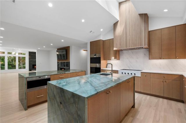 366 Blackland Road NW, Atlanta, GA 30342