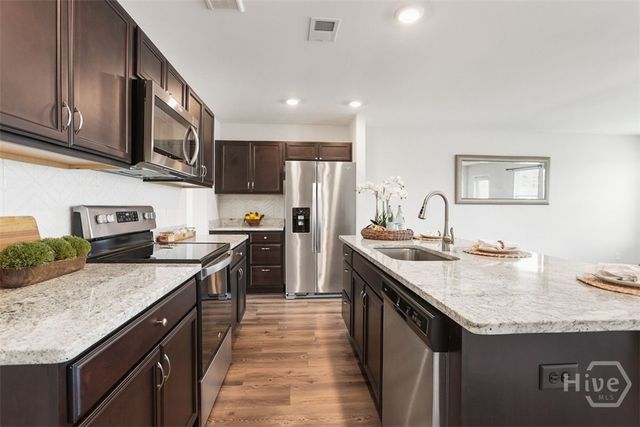10 Flagler Drive, Savannah, GA 31419