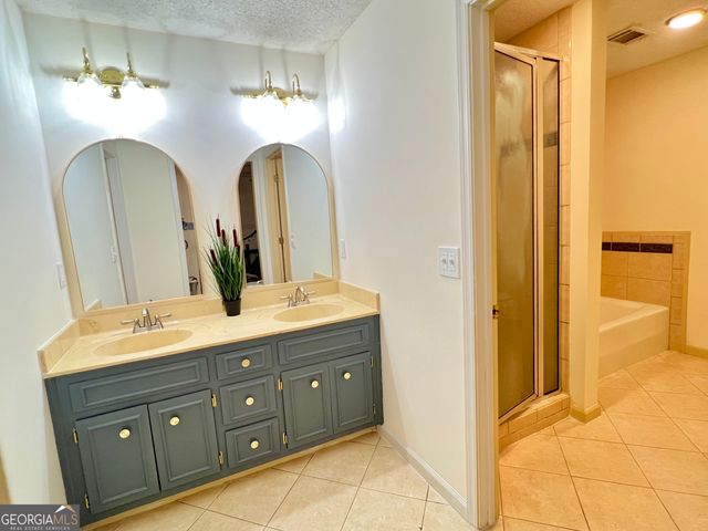 1461 Fox Forest Terrace SW, Lilburn, GA 30047