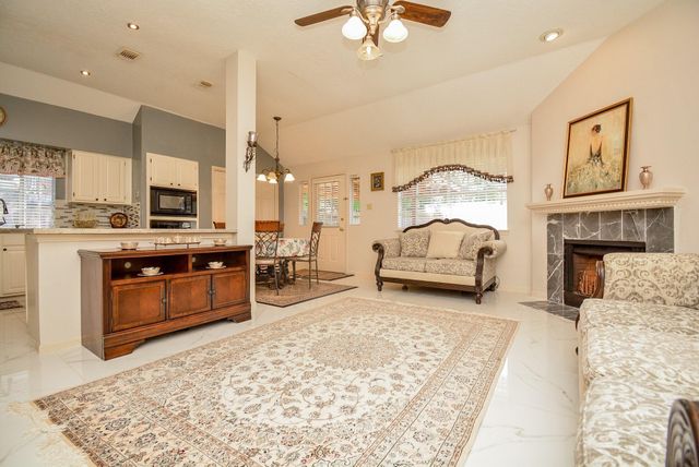 14823 Redwood Bend Trail, Houston, TX 77062