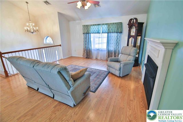 1357 North Cottonwood Road, Lehigh Twp, PA 18038