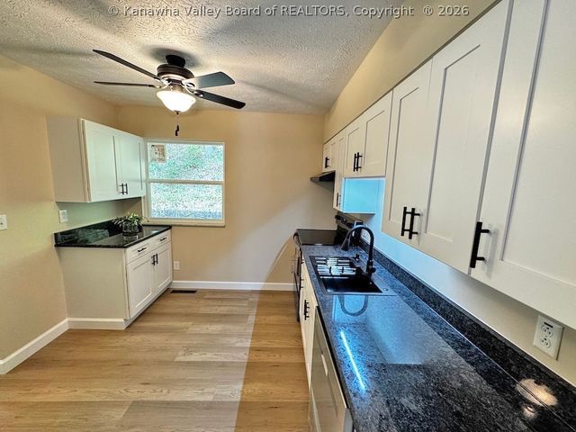 137 Springlea Drive, Winfield, WV 25213