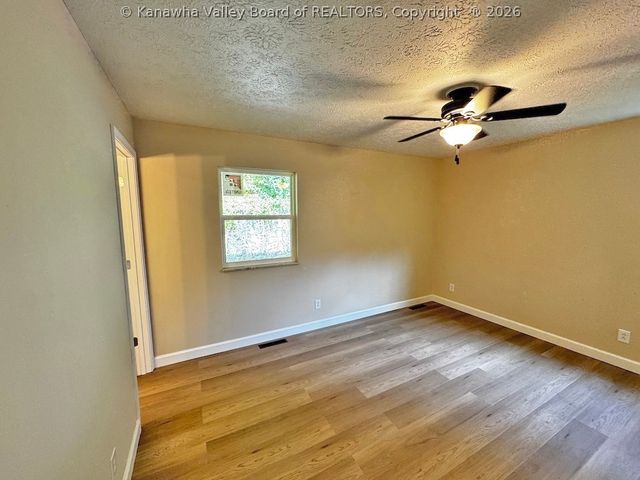 137 Springlea Drive, Winfield, WV 25213