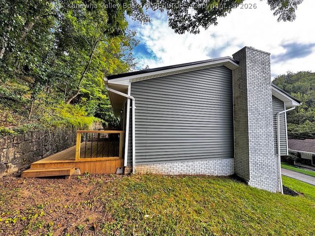 137 Springlea Drive, Winfield, WV 25213