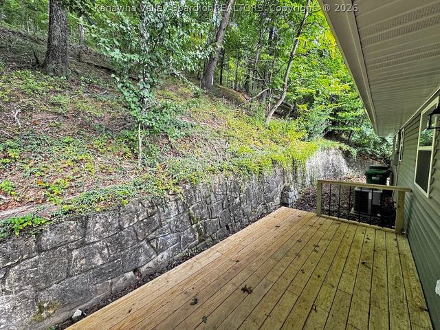 137 Springlea Drive, Winfield, WV 25213