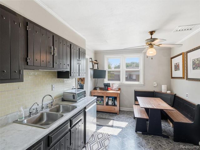 2733 Lovington Drive, Troy, MI 48083